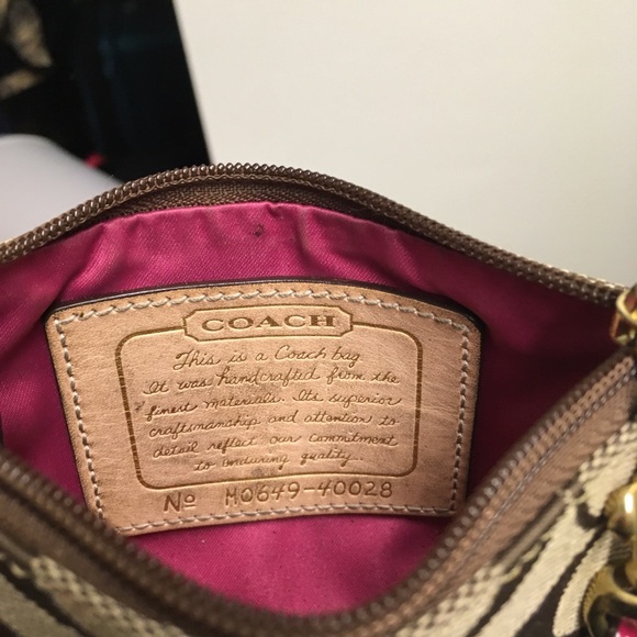 Coach wristlet - Picture 3 of 3